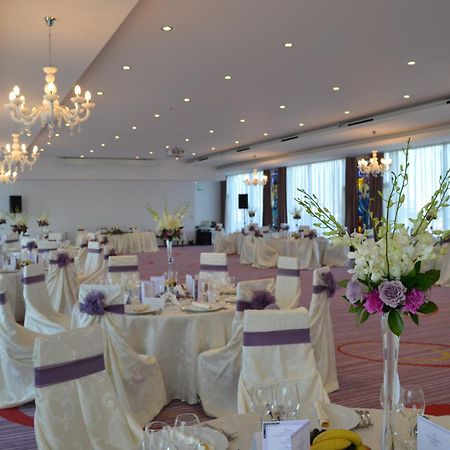 Marshal Garden Hotel Bukarest Restaurant billede A wedding reception at the InterContinental Budapest