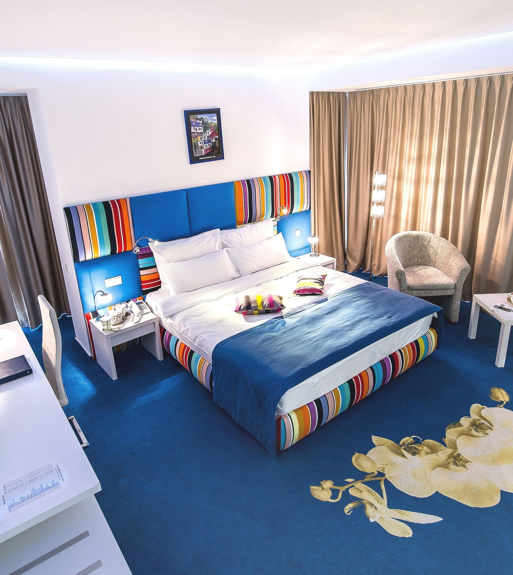 Marshal Garden Hotel Bukarest Eksteriør billede A room at the hotel