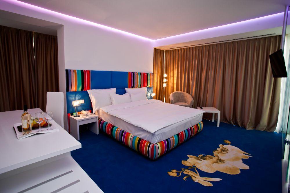 Marshal Garden Hotel Bukarest Eksteriør billede A room at the hotel