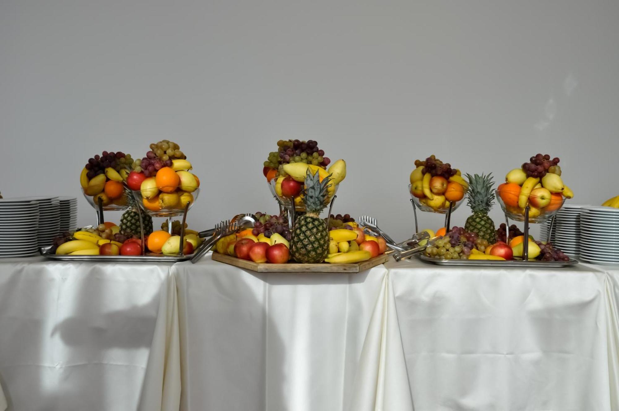 Marshal Garden Hotel Bukarest Eksteriør billede Fruit salad