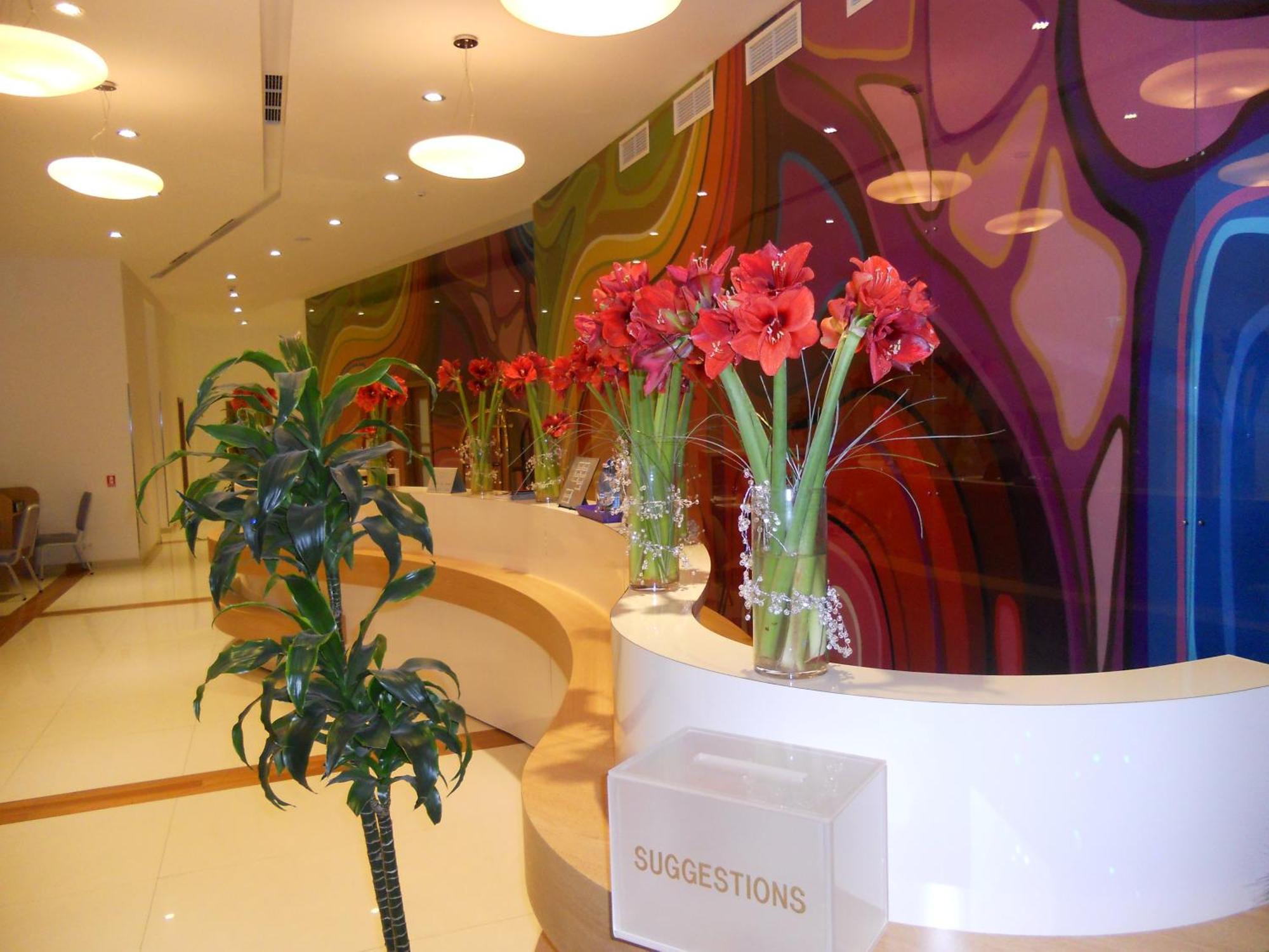 Marshal Garden Hotel Bukarest Eksteriør billede Reception desk at the hotel