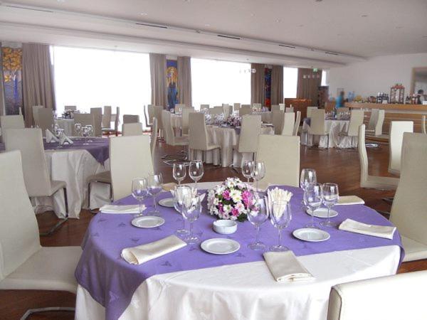 Marshal Garden Hotel Bukarest Eksteriør billede Restaurant