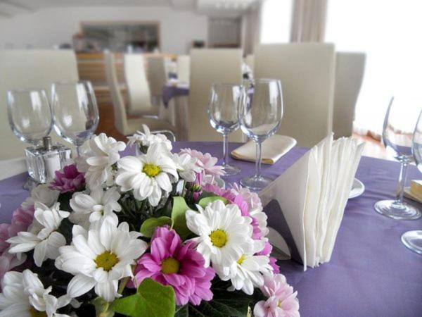 Marshal Garden Hotel Bukarest Eksteriør billede A table set for a wedding reception