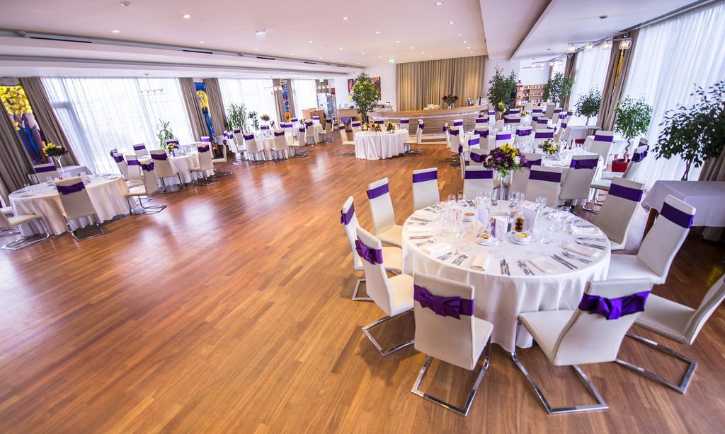 Marshal Garden Hotel Bukarest Eksteriør billede The ballroom at the hotel